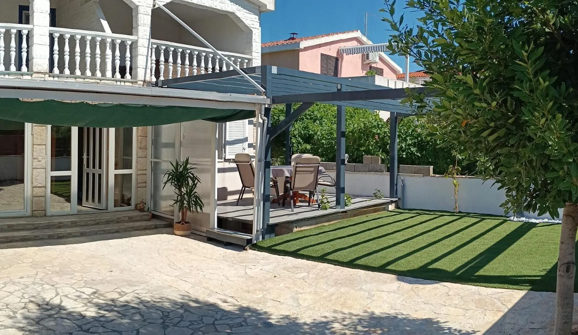 Grey Apartman Vir