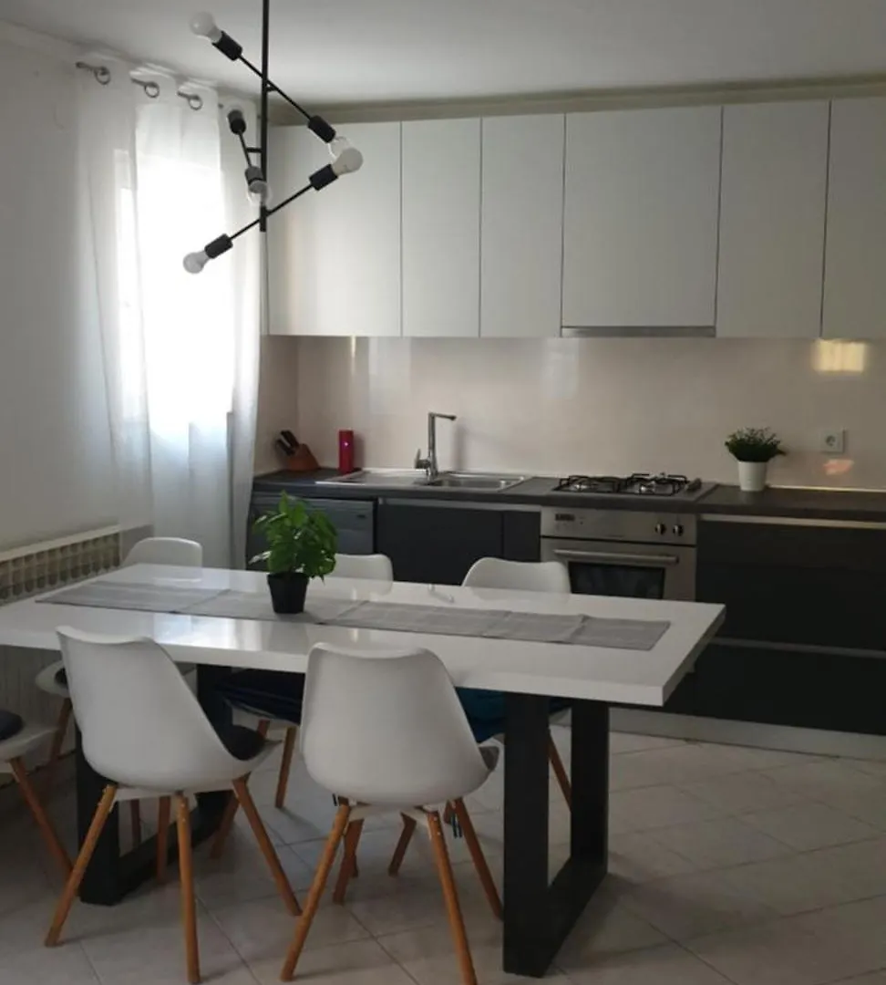 Grey Apartman Vir